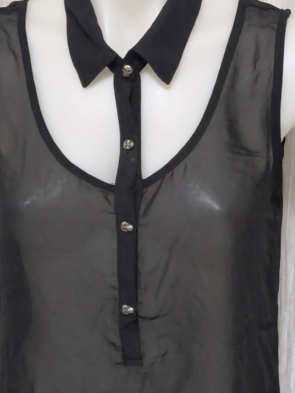 Hot Topic - Picture 3 of 5